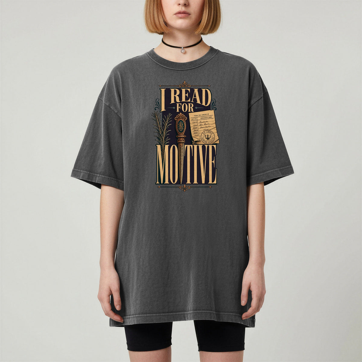 I Read for Motive bookish tee in Pepper, worn